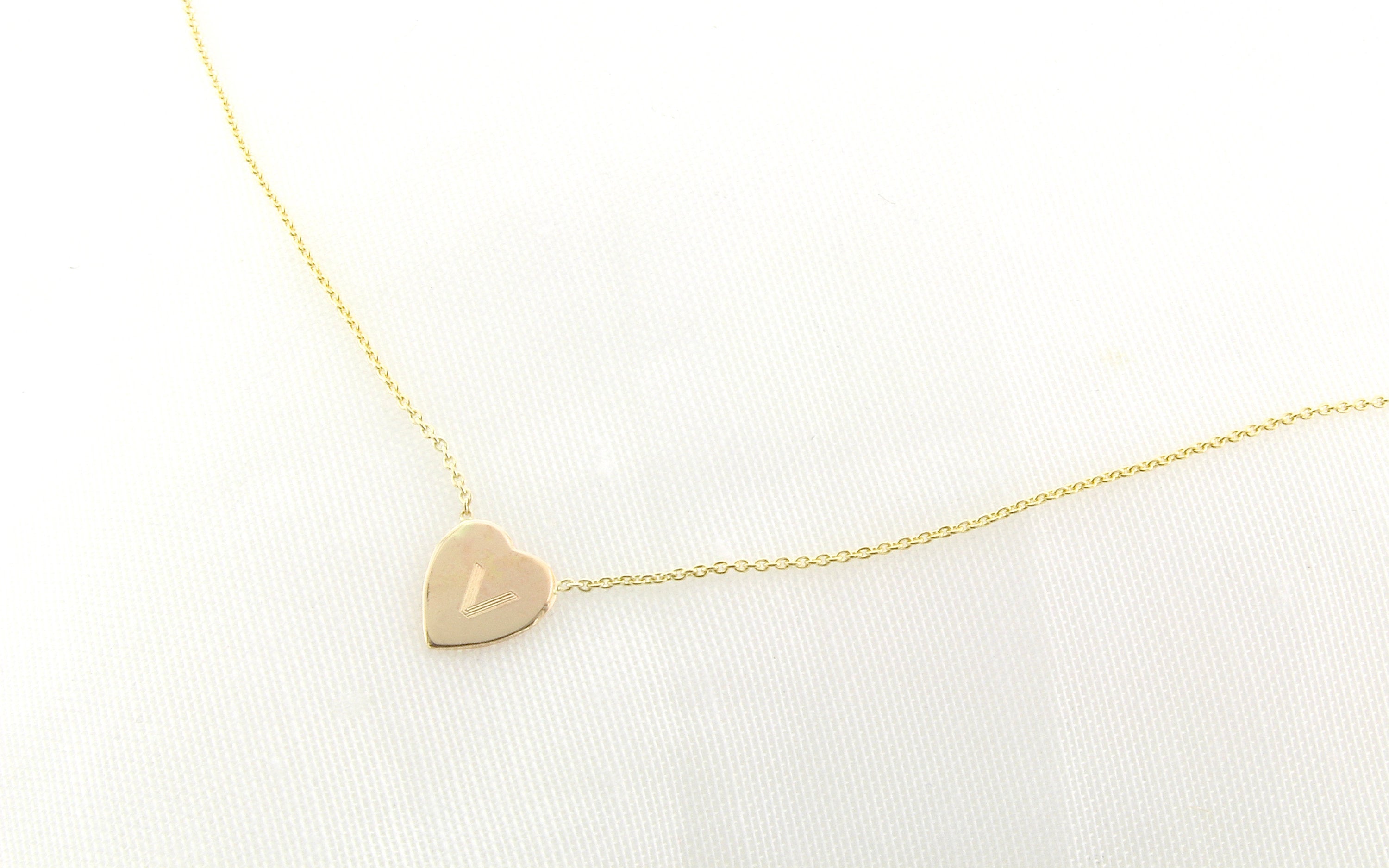 14K Solid White Gold Heart Necklace, Minimalist Heart Necklace, Floating Heart  Necklace, Gifts for Her, Valentines Day Gift, Heart Necklace -  Canada